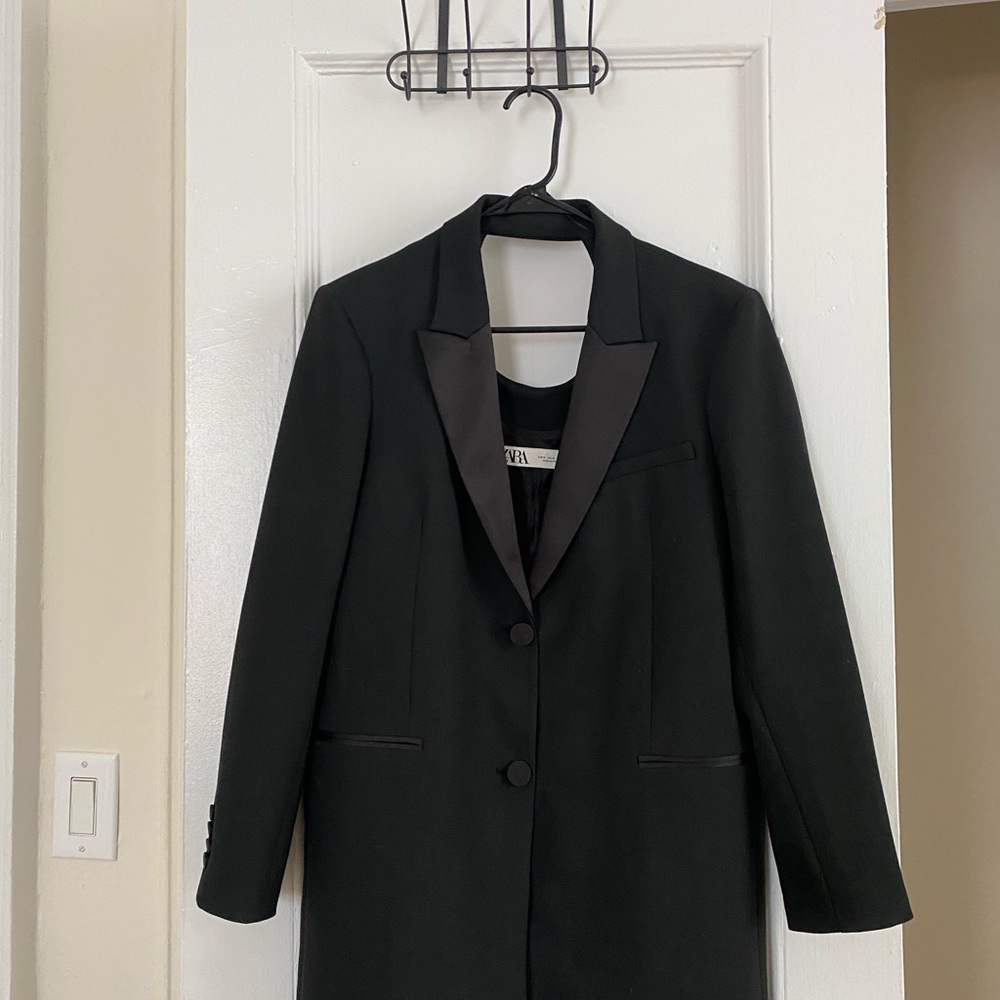 Oversize black dress